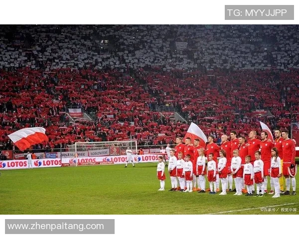 国王杯激战：拜仁逆转那不勒斯红牌事件引发全场热议与争议