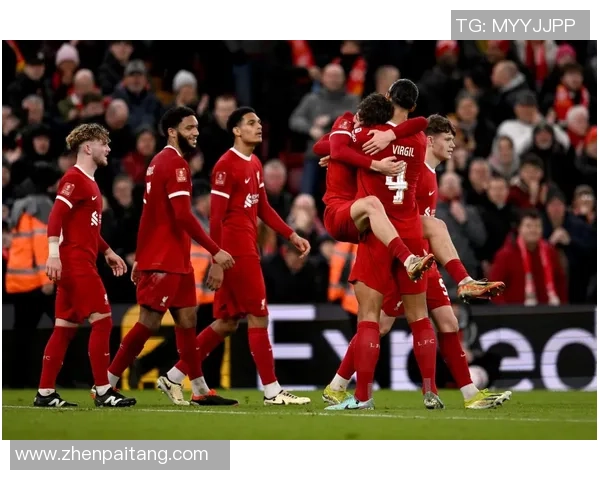 意甲激战：利物浦与巴黎圣日耳曼战成平局战术分析引发全场热议