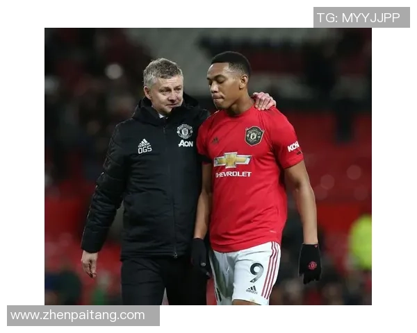 中超精彩对决里昂与曼联战成平局绝杀瞬间引发全场狂欢战术分析回顾 中超精彩对决里昂与曼联战成平局绝杀瞬间引发全场狂欢战术分析回顾