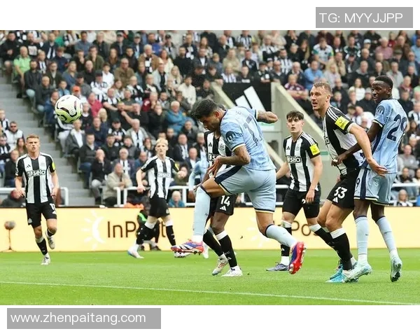 世界杯焦点战：里昂与曼联握手言和乌龙球引发全场热议