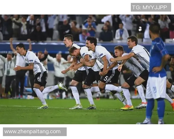 欧冠激战：那不勒斯与曼联0比0平局点球大战成焦点瞬间解析