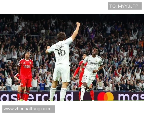 意甲激战:本菲卡狂胜曼联六比二补时进球点燃全场激情 意甲激战:本菲卡狂胜曼联六比二补时进球点燃全场激情